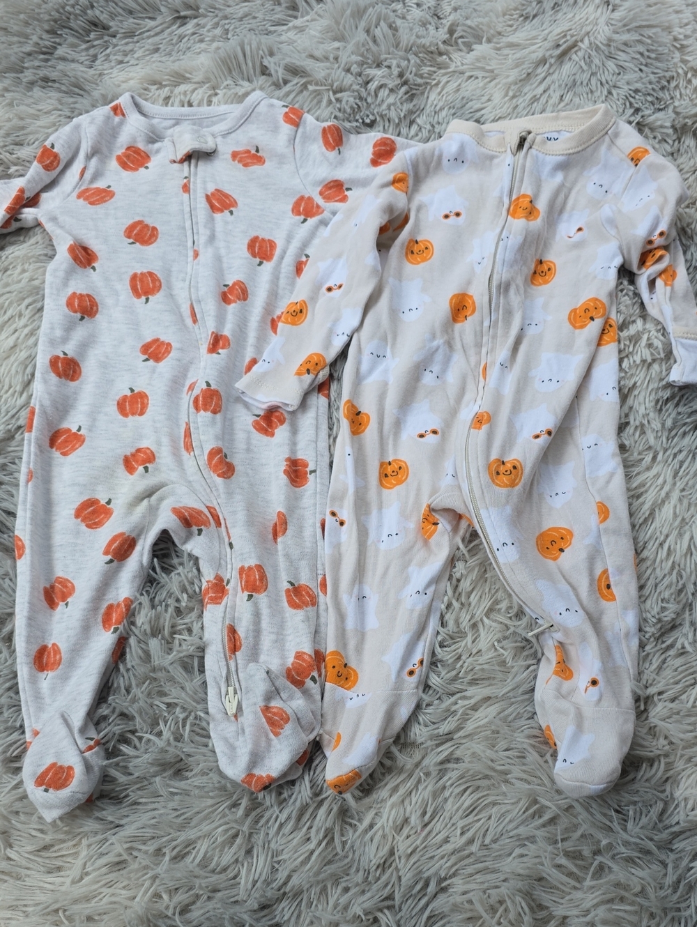 🎃🎃🎃Carter's Pumpkin & Ghost Footed One-Piece Pajamas - Orange on Cream